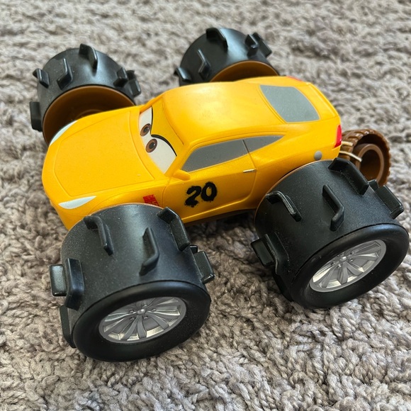 Disney/pixar lighting McQueen toy cars - Picture 3 of 12